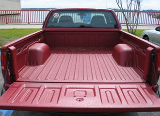 皮卡車耐磨聚脲噴涂施工案例(圖2) 皮卡車貨箱聚脲涂料噴涂案例